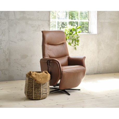 Bellahøj Armchair with Built-in Footrest and Lift Function | Cognac Semianiline leather